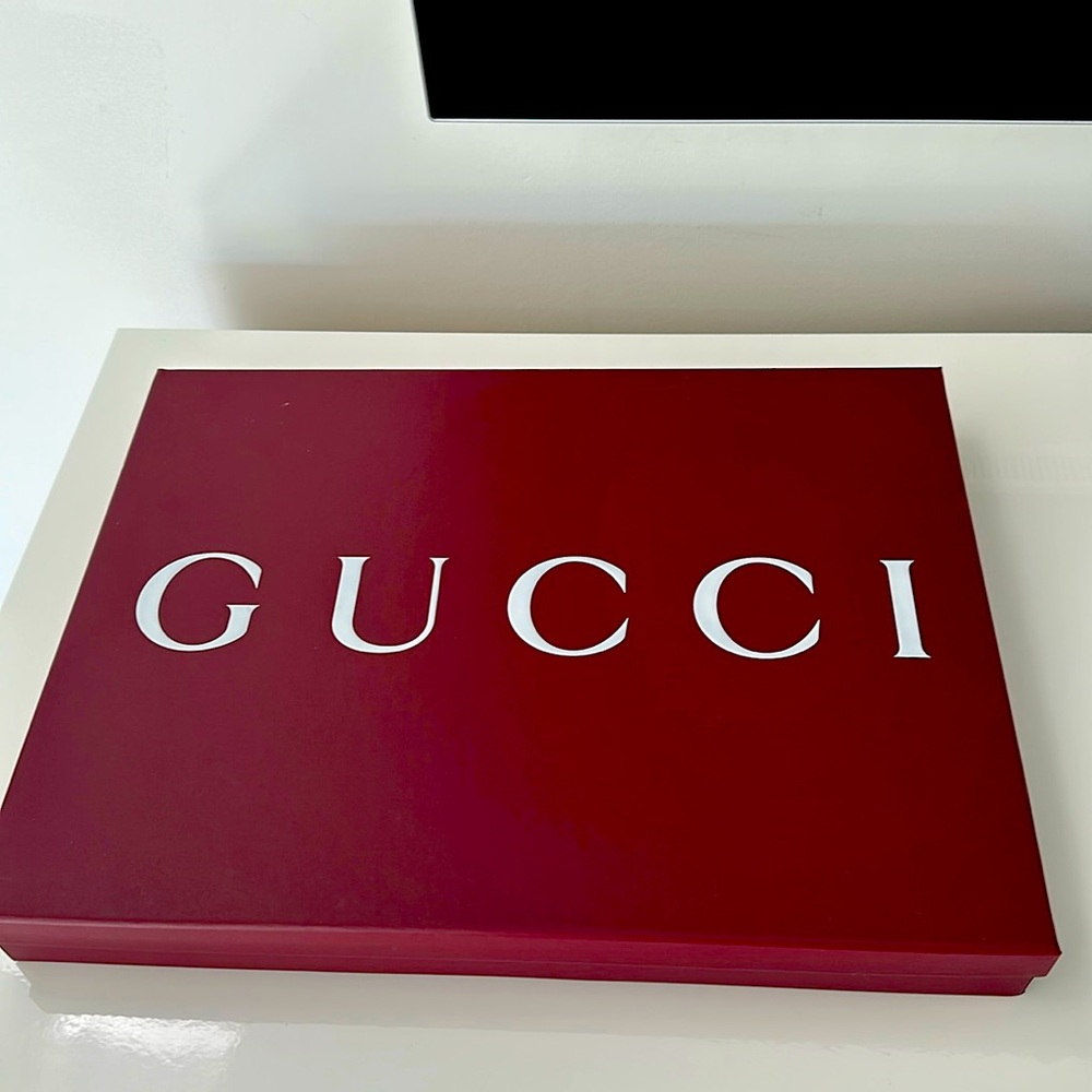 Gucci box - Picture 1 of 3